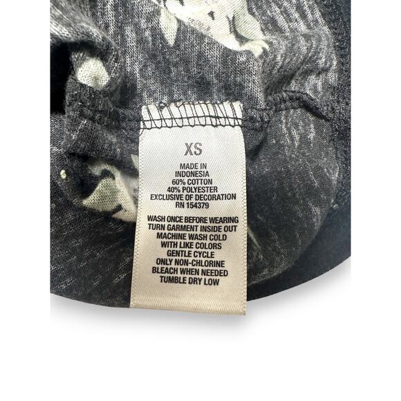 Aeropostale Classic Crew Grey w/ Floral Print T shirt Size Xs - Picture 5 of 6